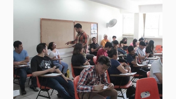 080823centrodeidiomas1100k.jpg