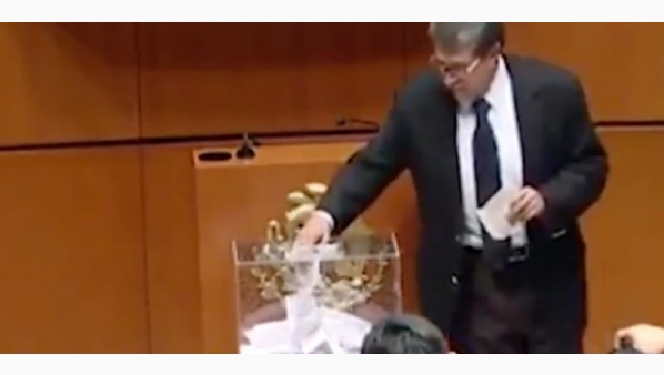 17_ricardo_monreal_vota_notas.2e16d0ba.fill800x400c100.jpg
