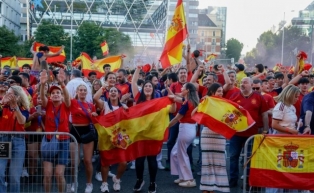 aficionadosdelaselecciondeespanaenmadrid.jpg