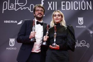 aunestoyaquiycienanosdesoledadganadorasenlospremiosplatino2.jpg