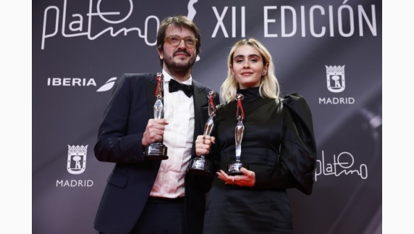 aunestoyaquiycienanosdesoledadganadorasenlospremiosplatino2.jpg
