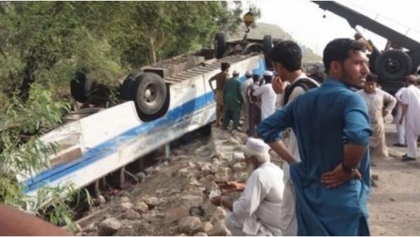 autobusconperegrinosvuelcaenpakistanydeja19fallecidosfotoredessociales_1.jpg