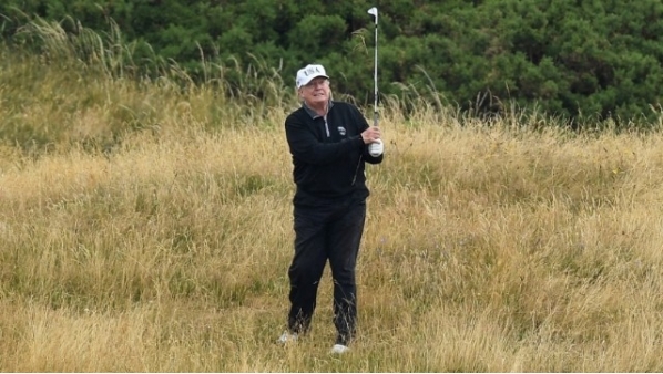 donaldtrumpgolf.jpg