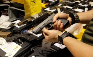 estadosunidosquieregentearmadademandaacaliforniaporprohibirnuevasventasdepistolastipoglock.jpg