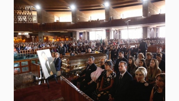 familiaresfansdespidenjosejose.jpg