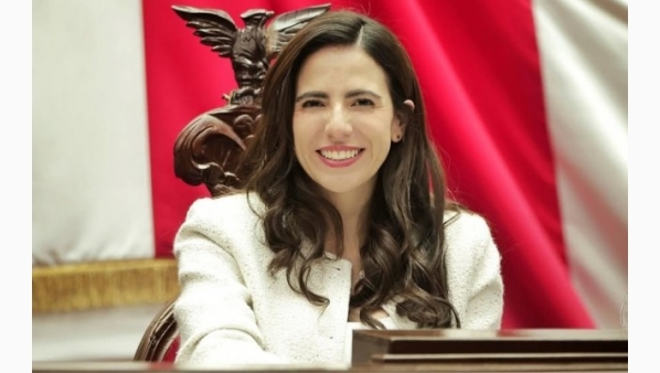 giuliannabugariniataquesporusarminifalda.jpg
