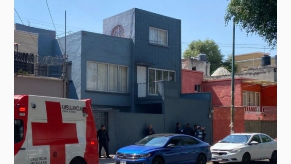 hallanfamiliaasesinadaapunaladaensucasa.jpg