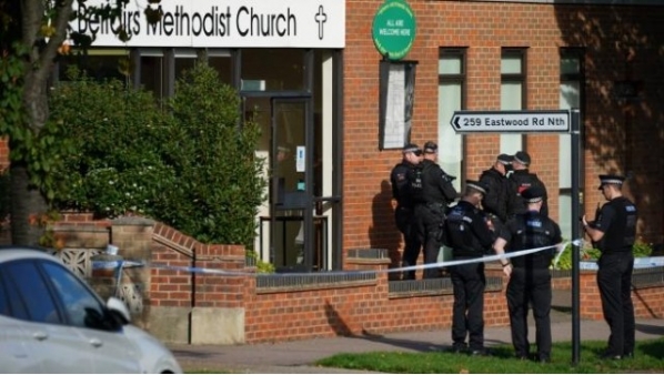 lapoliciabritanicahaacordonadalaiglesiadondehasidoapunaladoeldiputadodavidamess.jpg