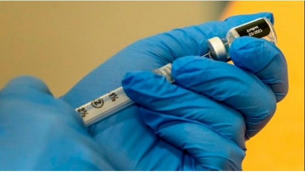 lapreparaciondeunavacunadepfizerbiotechcontraelcoronavirusenseattleestadosunidosfotoefe.jpg