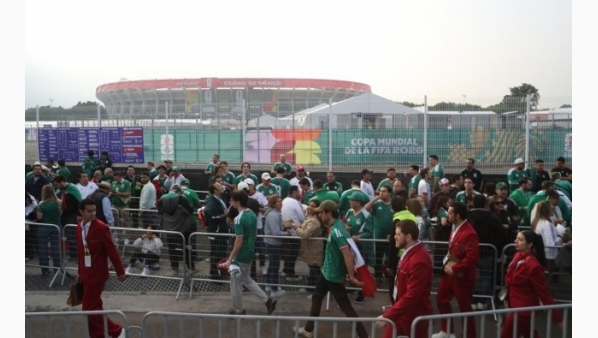 llegadadeaficionadosalestadiocdmxparalainauguraciondelmundial2026.jpg