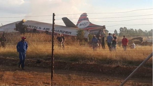 se_estrella_avion_en_la_capital_de_sudafrica.jpg