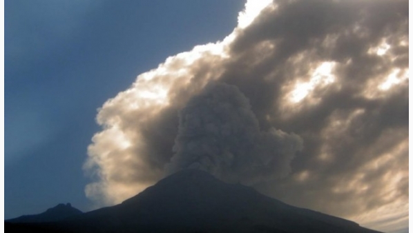 volcanpopocatepetlemitefumarolaconaltocontenidodecenizapcpuebla2.jpg